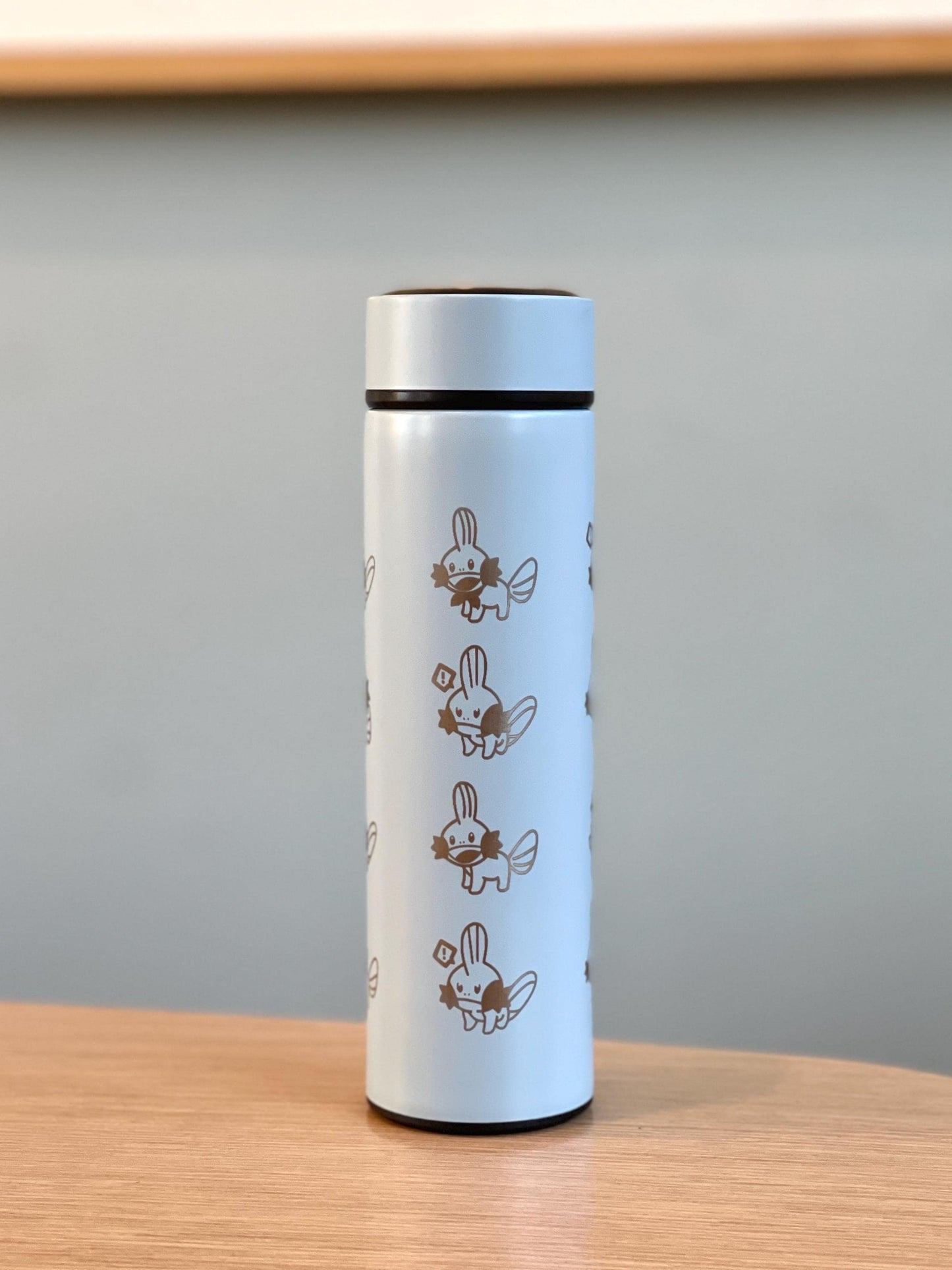 Mudkip Coffee Tumbler Tea Infuser with Mystery Dungeon Scarf & Drinking Cup, Hoenn Water Starter Bottle Travel Mug, Ruby Sapphire Fan Gift