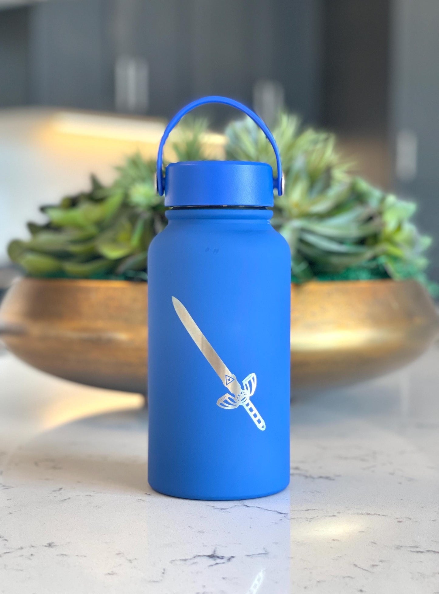 Zelda Hylian Shield & Sword Link Water Bottle, Breath of the Wild Coffee Tumbler, Gamer Birthday Anniversary Travel Mug Thermos Flask Gift
