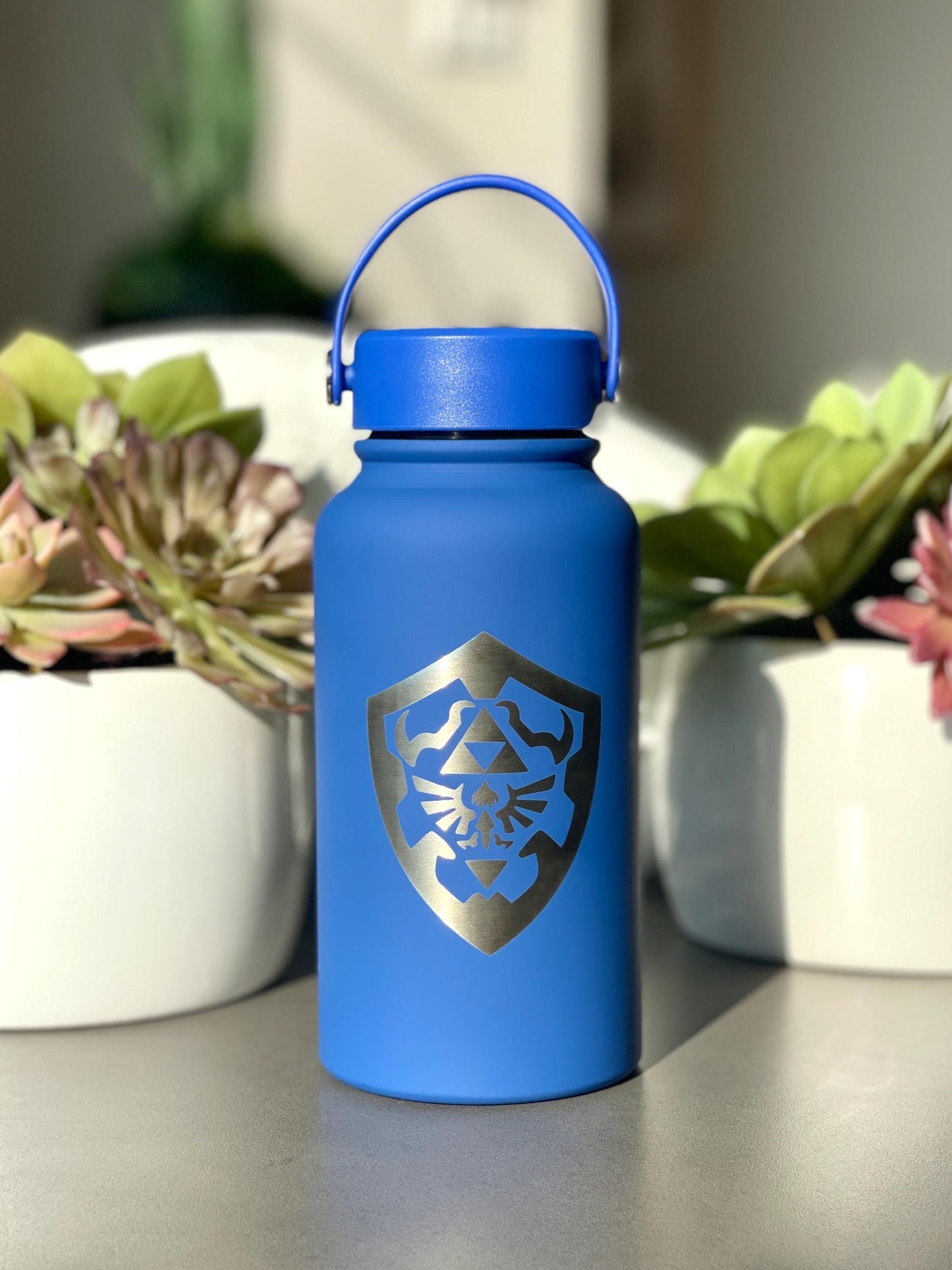 Zelda Hylian Shield & Sword Link Water Bottle, Breath of the Wild Coffee Tumbler, Gamer Birthday Anniversary Travel Mug Thermos Flask Gift