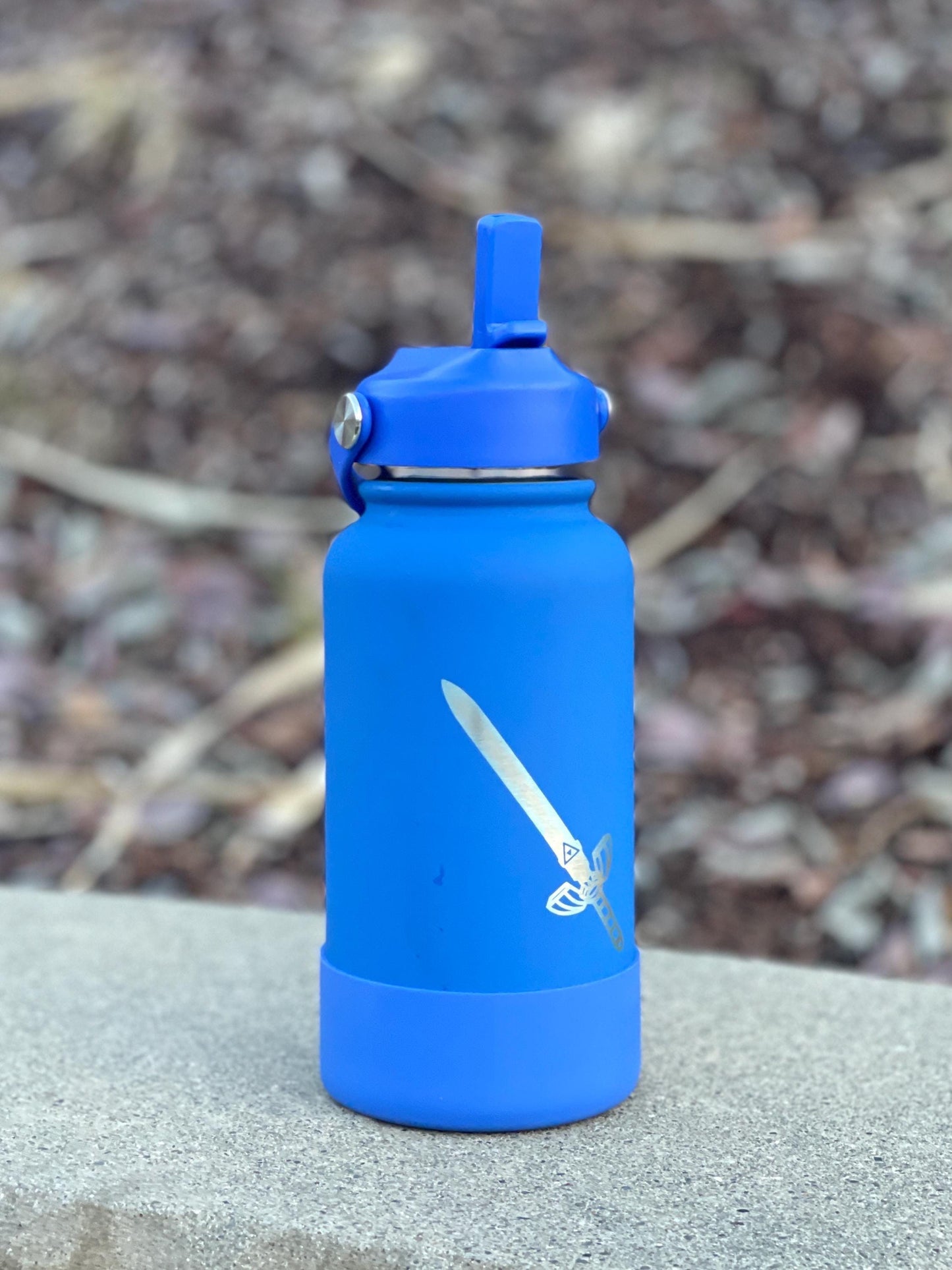 Zelda Hylian Shield & Sword Link Water Bottle, Breath of the Wild Coffee Tumbler, Gamer Birthday Anniversary Travel Mug Thermos Flask Gift